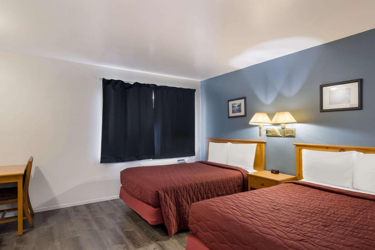 Rodeway Inn & Suites Sidney Historic Downtown I-80 Eksteriør billede
