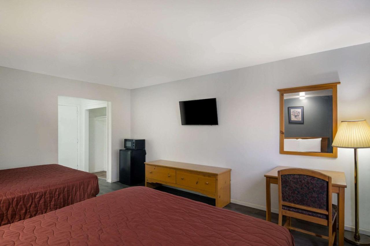 Rodeway Inn & Suites Sidney Historic Downtown I-80 Eksteriør billede